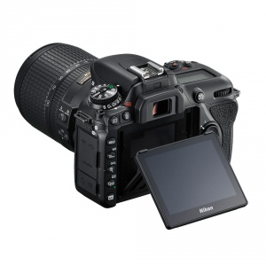 nikon-d7500-18-140-back01