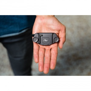 peak-design-capture-v3-hand